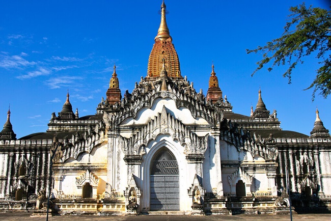 The entrance of Ananda Temple in Bagan