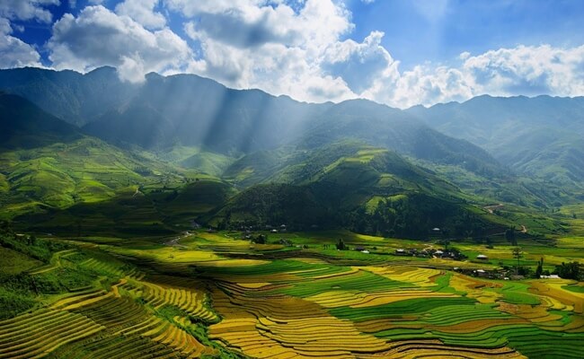 Hãy cùng đến thăm Việt Nam để trải nghiệm văn hóa đa dạng và những cảnh quan thiên nhiên hùng vĩ tuyệt đẹp. Ảnh liên quan sẽ khiến bạn muốn đặt lịch ngay hôm nay!