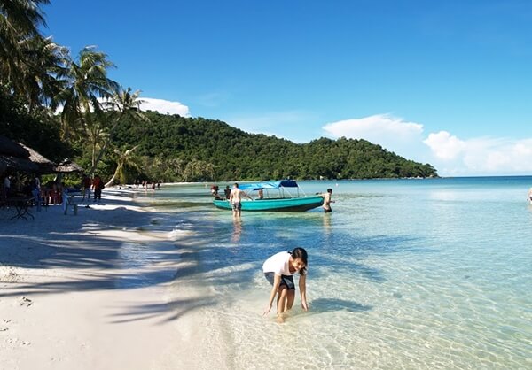 Doc Let beach clear water, Nha Trang