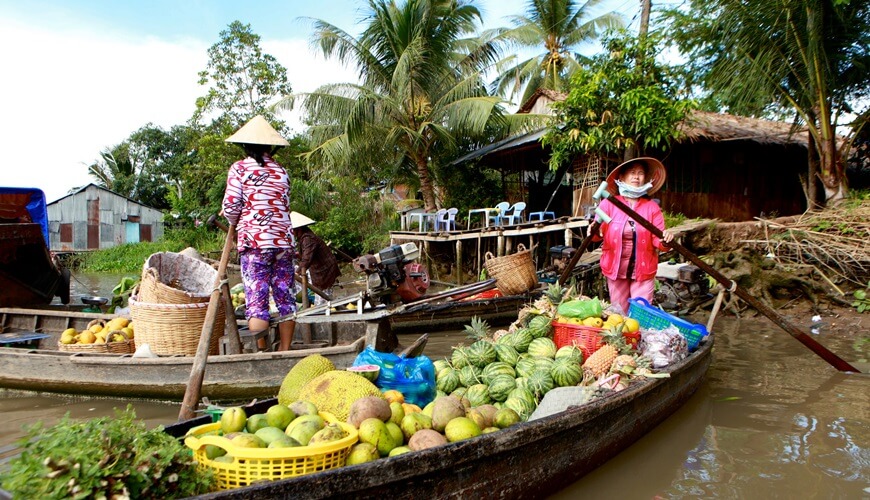 floating markets in mekong delta 6