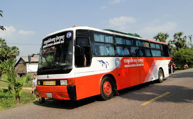 The Mekong Express Bus is About to Depart from Phnom Penh to Siem Reap